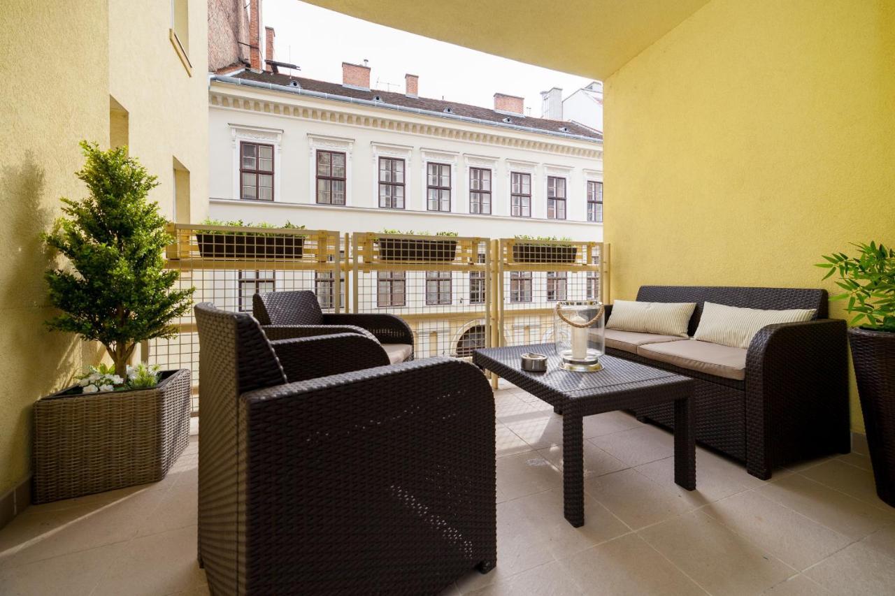 Gde Hollo Apartments Будапеща Екстериор снимка