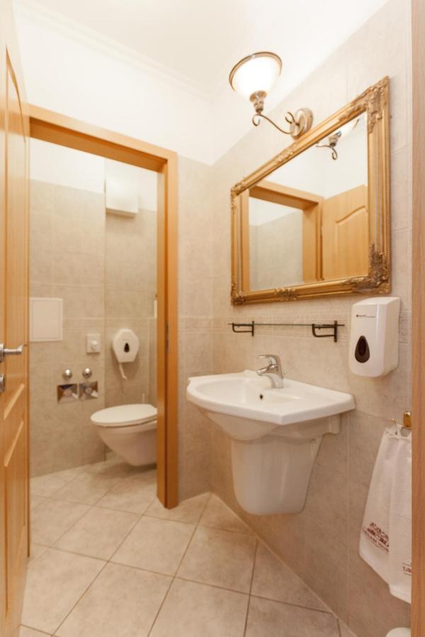 Gde Hollo Apartments Будапеща Екстериор снимка