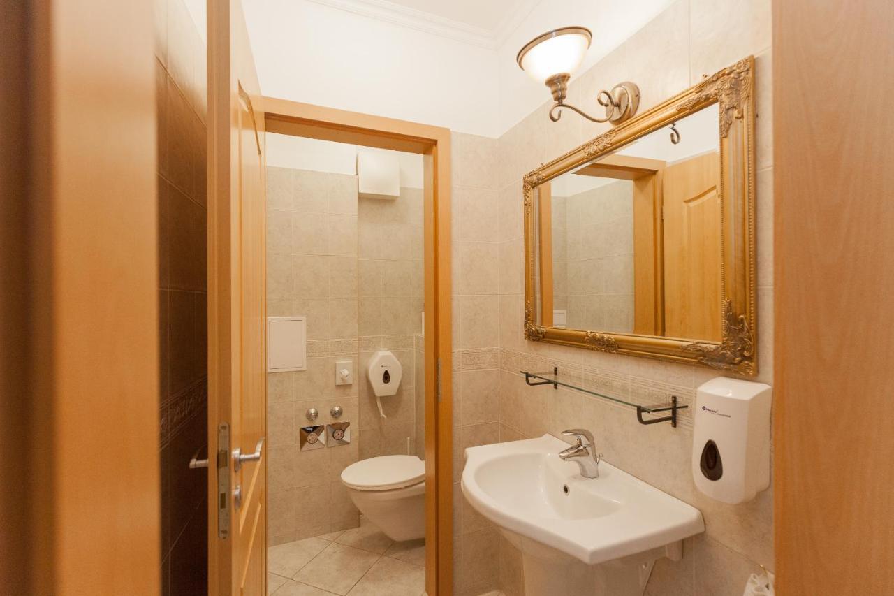Gde Hollo Apartments Будапеща Екстериор снимка