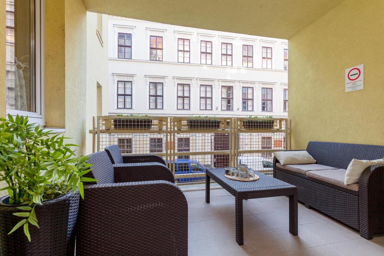 Gde Hollo Apartments Будапеща Екстериор снимка